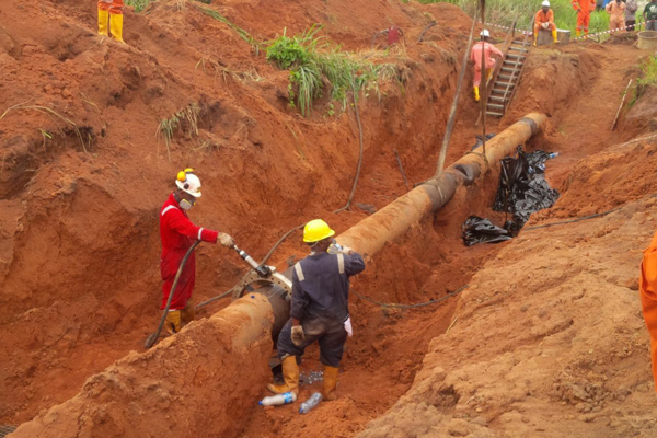 Ремонт трубопровода в Нигерии с помощью разъемного трубореза
